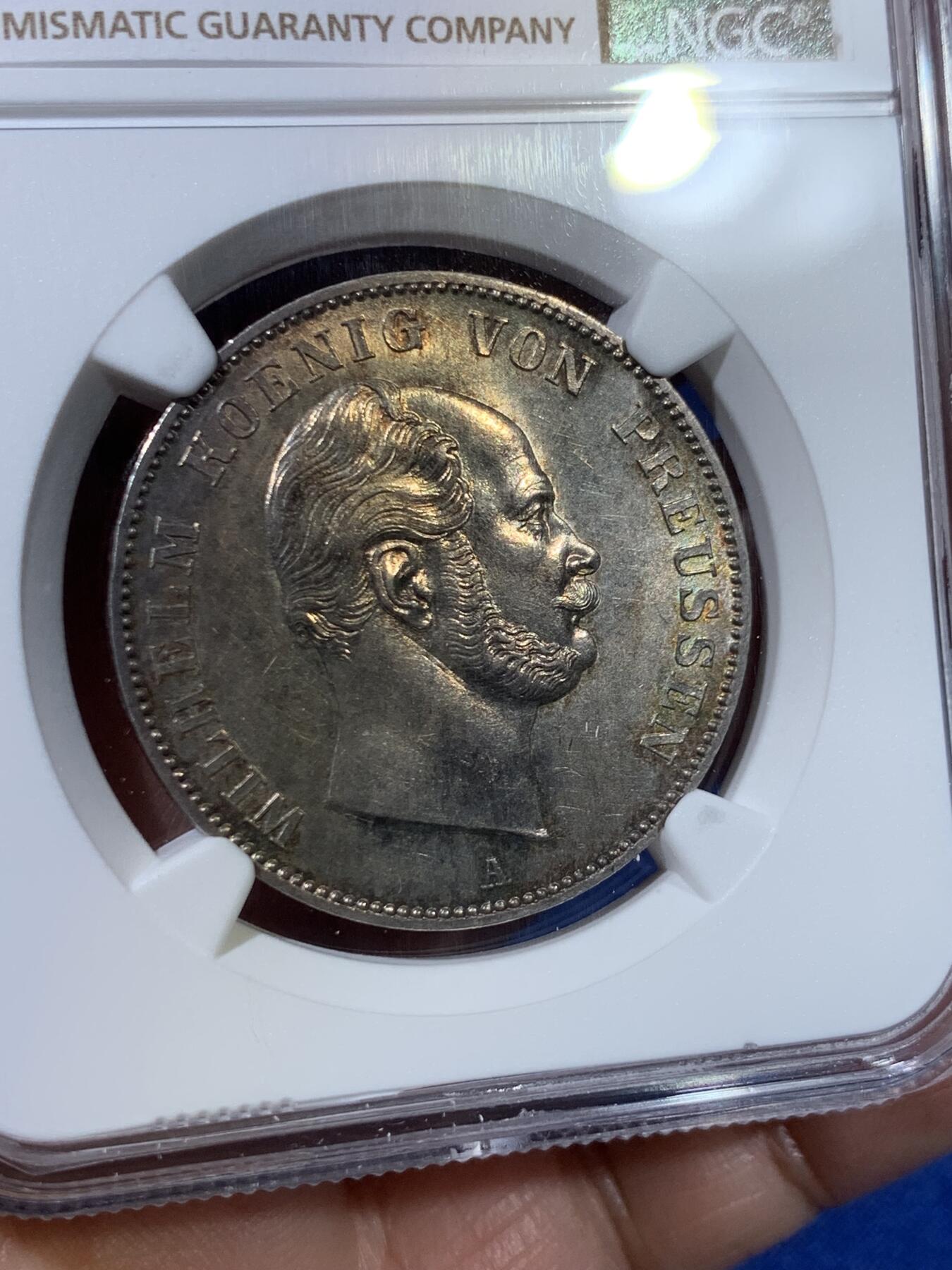 《竞宝斋》第372场 周日，周一 2场连拍 （全场包邮） NGC MS62 德国1861年普鲁士威廉国王登基首年离冠鹰流通1泰勒 威廉一世首年离冠鹰   底板好 霜感强