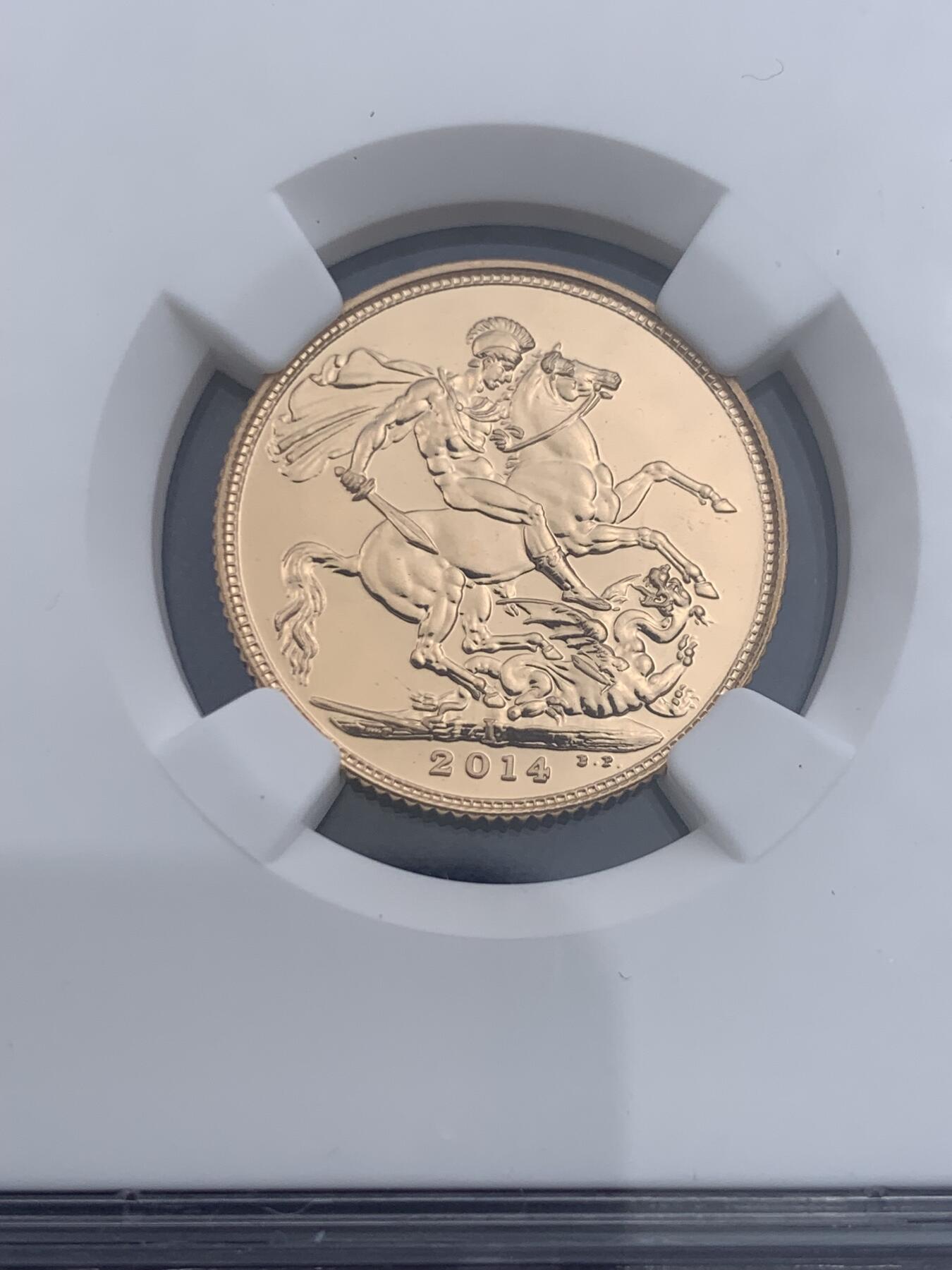 《竞宝斋》第372场 周日，周一 2场连拍 （全场包邮） NGC MS70 英国2014年伊丽莎白索维林金币 稀见印度版  约8克金  含金量91.7％，冠军分 完美状态