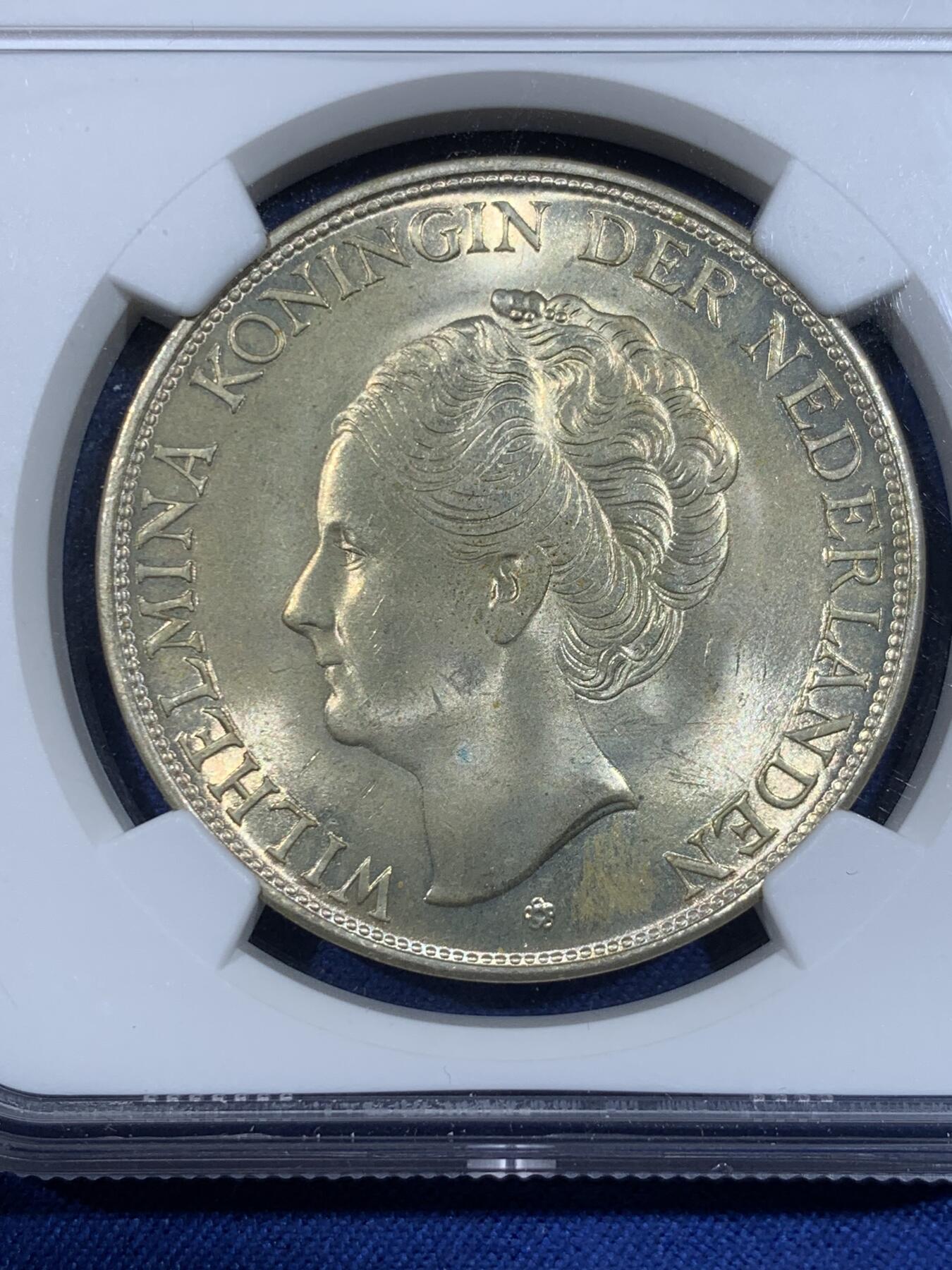 《竞宝斋》第372场 周日，周一 2场连拍 （全场包邮） NGC MS65 荷属库拉索1944年威廉明娜2.5盾大银币 金黄包浆