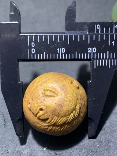 精美亚光黄金草花纹战国红玛瑙手工俏色巧雕金钱豹圆珠一个， 精美亚光黄金草花纹战国红玛瑙手工俏色巧雕金钱豹圆珠一个，