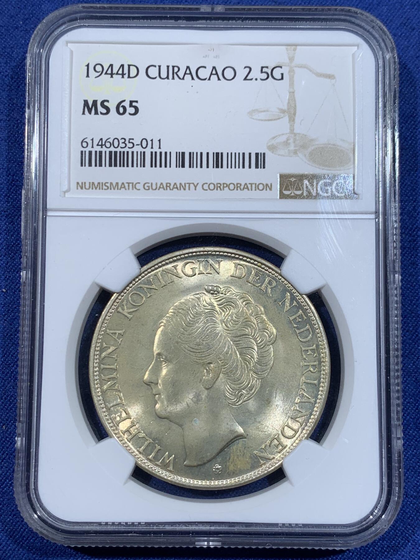 《竞宝斋》第372场 周日，周一 2场连拍 （全场包邮） NGC MS65 荷属库拉索1944年威廉明娜2.5盾大银币 金黄包浆