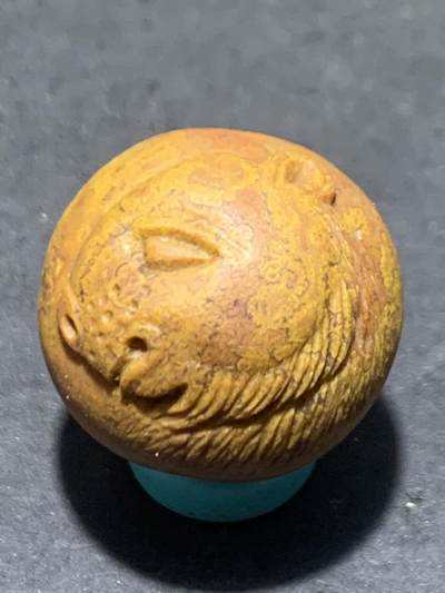 精美亚光黄金草花纹战国红玛瑙手工俏色巧雕金钱豹圆珠一个， - 精美亚光黄金草花纹战国红玛瑙手工俏色巧雕金钱豹圆珠一个，