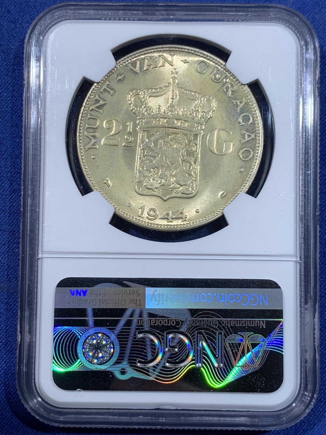 《竞宝斋》第372场 周日，周一 2场连拍 （全场包邮） NGC MS65 荷属库拉索1944年威廉明娜2.5盾大银币 金黄包浆