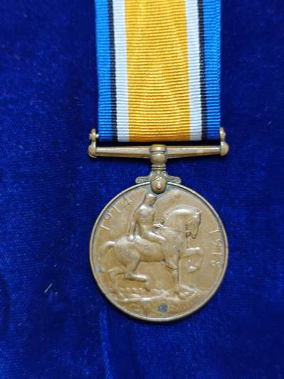 世界精品徽章拍卖 稀有的一战华工纪念章，授予参加一战的山东华工，边铭及品相如图