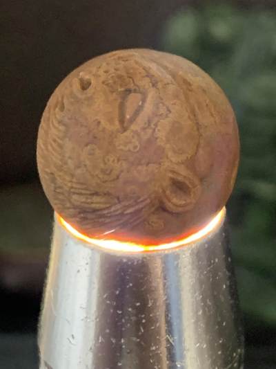 精美亚光黄金草花纹战国红玛瑙手工俏色巧雕金钱豹圆珠一个， 精美亚光黄金草花纹战国红玛瑙手工俏色巧雕金钱豹圆珠一个，