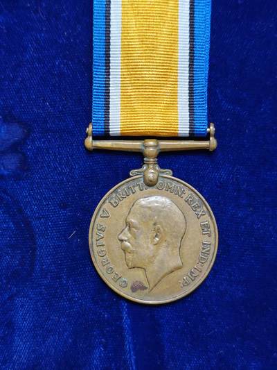 世界精品徽章拍卖 稀有的一战华工纪念章，授予参加一战的山东华工，边铭及品相如图