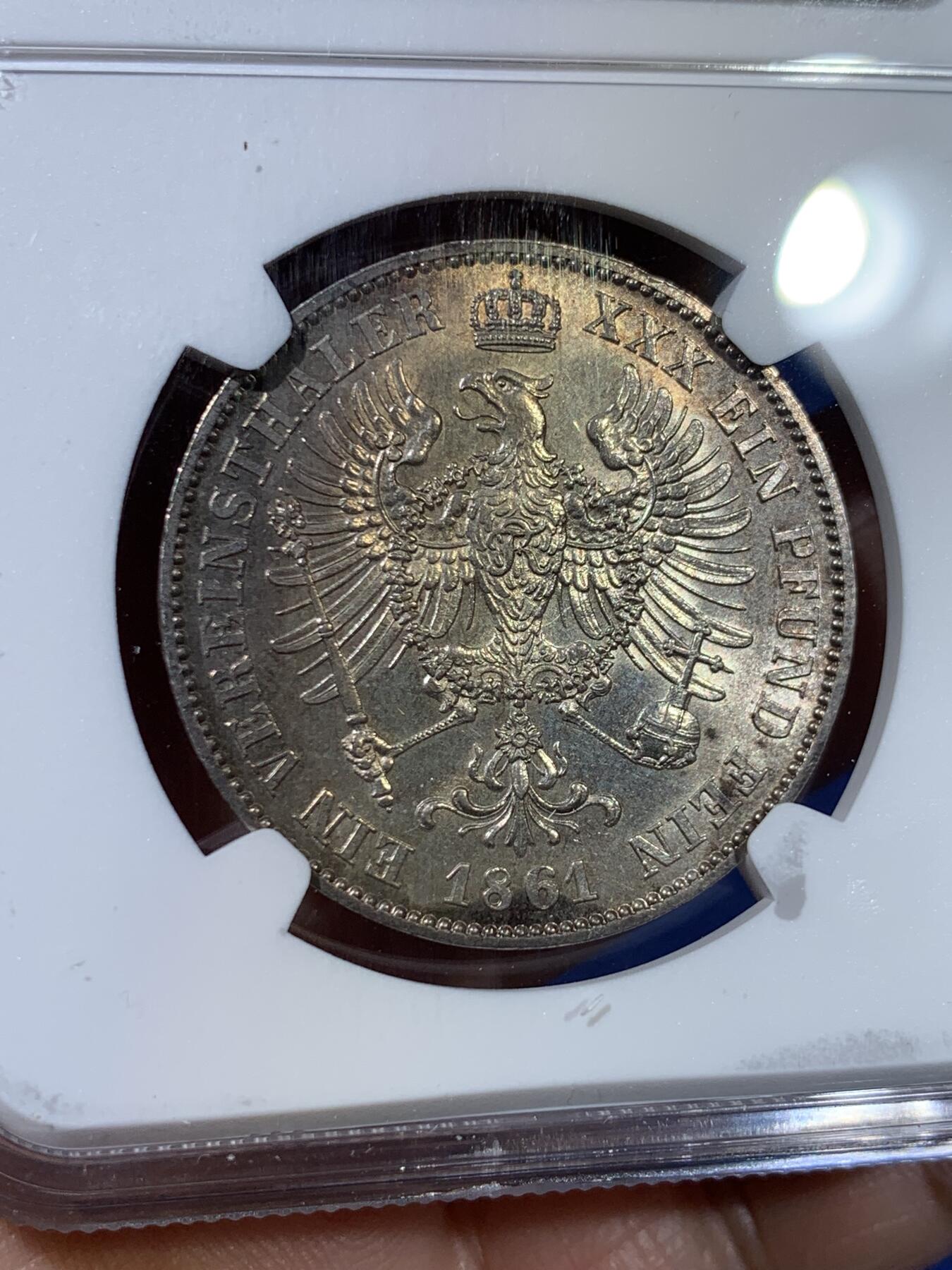 《竞宝斋》第372场 周日，周一 2场连拍 （全场包邮） NGC MS62 德国1861年普鲁士威廉国王登基首年离冠鹰流通1泰勒 威廉一世首年离冠鹰   底板好 霜感强