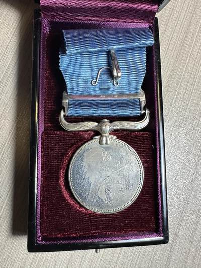 无佣金，世界钱币，章 少见！蓝色绶带褒章，纯银，原盒