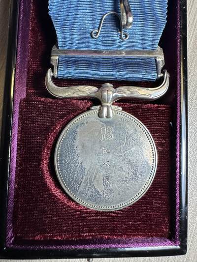 无佣金，世界钱币，章 少见！蓝色绶带褒章，纯银，原盒