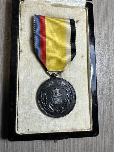 无佣金，世界钱币，章 大满洲国建国功劳章，原盒，盒子有点开裂