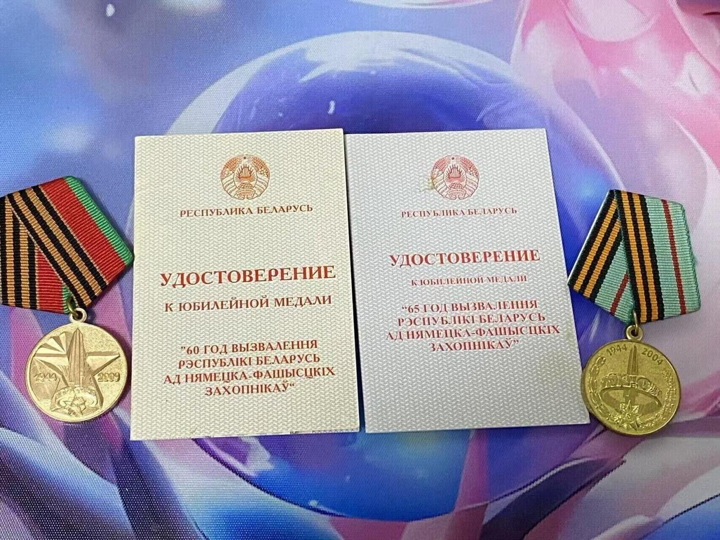 苏联勋章奖章4月19日晚上九点结束在麦稀奇 找不到的加我qq或者微信都是184277308备注苏章拍卖。最好加微信群每次都会通知还有提前可以一口价的 最近会持续拍卖一些东西。 科舍利的两个奖章带证件