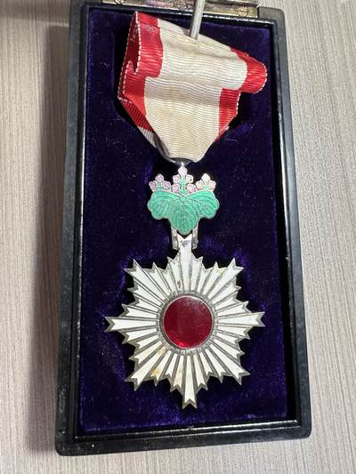 无佣金，世界钱币，章 六等旭日章，原盒