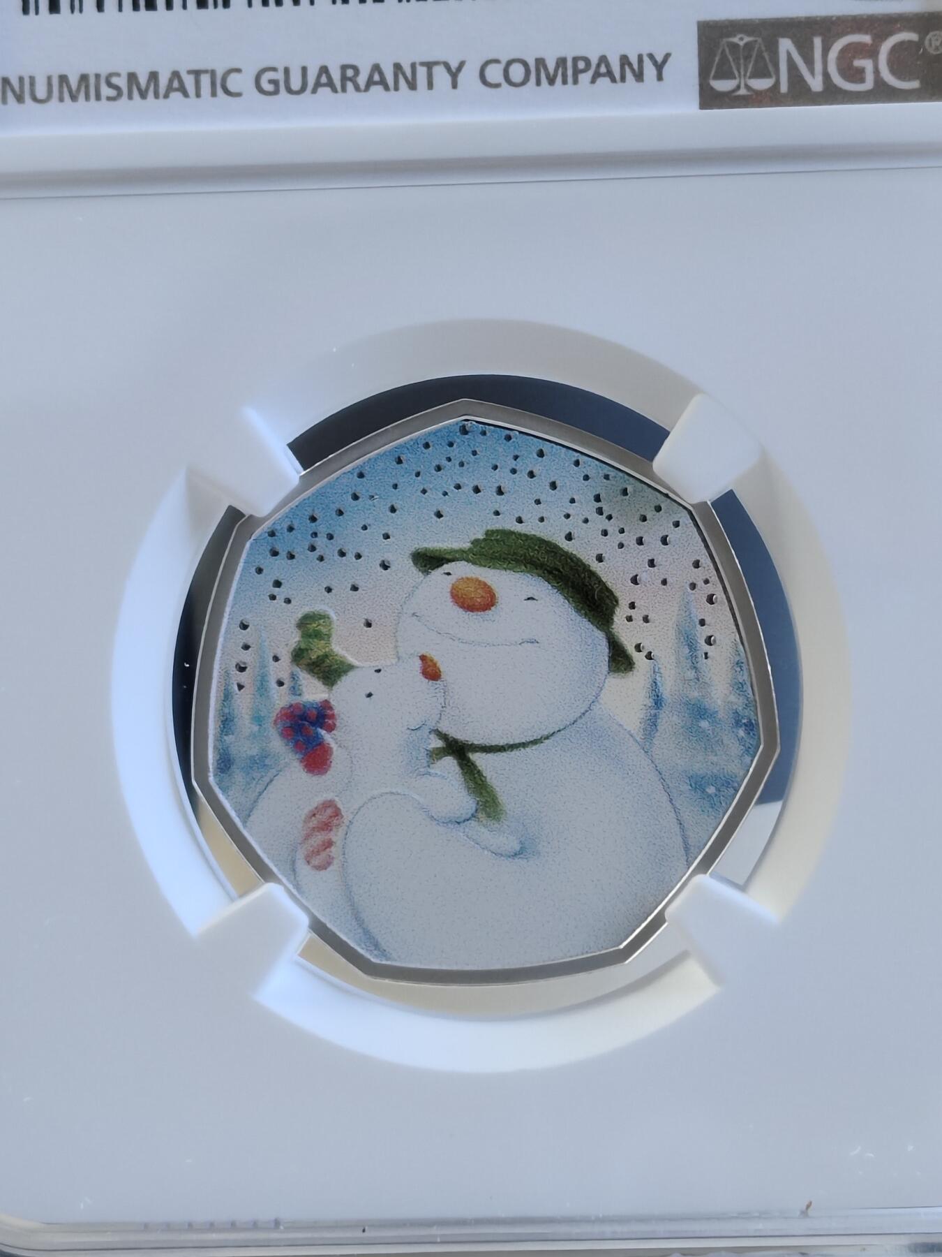 第168期拍卖【长期征集拍品】 英国2022年发行雪人与雪犬50便士彩色纪念银币NGC-PF70原盒证书，925银，发行5000枚