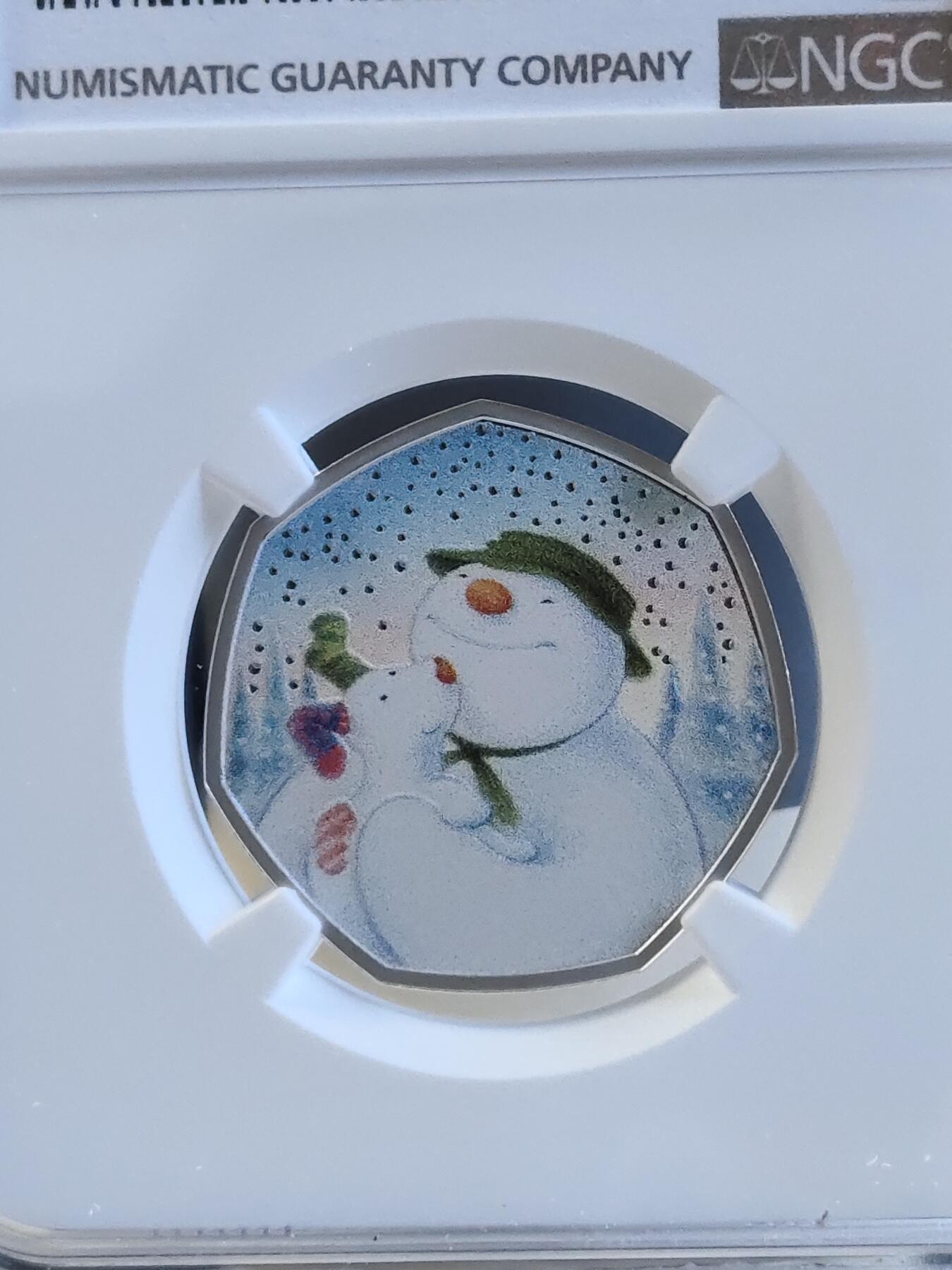 第168期拍卖【长期征集拍品】 英国2022年发行雪人与雪犬50便士彩色纪念银币NGC-PF70原盒证书，925银，发行5000枚