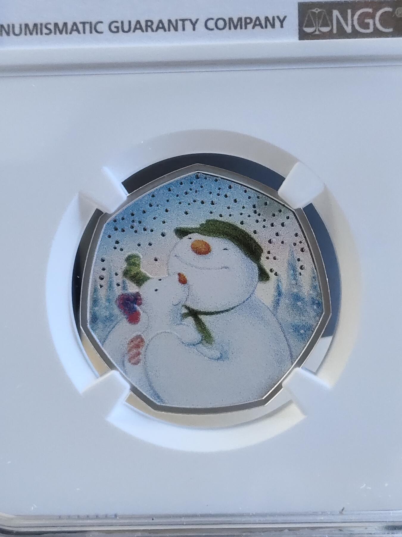 第168期拍卖【长期征集拍品】 英国2022年发行雪人与雪犬50便士彩色纪念银币NGC-PF70原盒证书，925银，发行5000枚