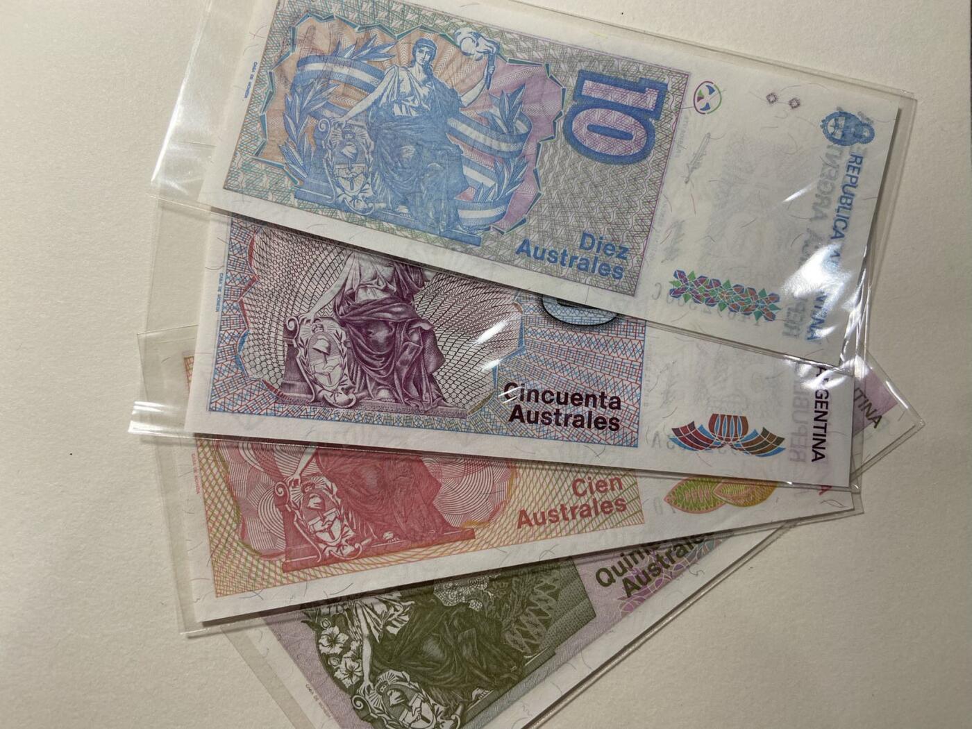 【炜奕收藏】第三十一期 阿根廷10-500奥斯特拉尔4张，UNC品相