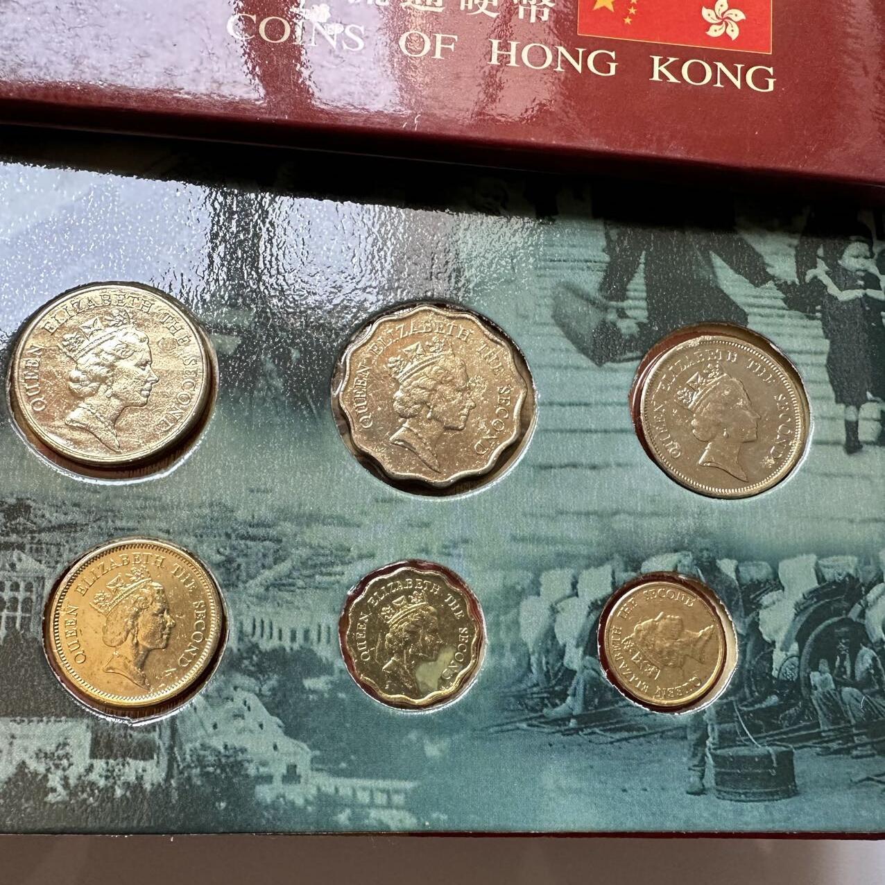 🌹外币初藏🌹🐯2025年第39场  每周二四六晚8️⃣点 接代拍 香港中年版6枚套硬币收藏册