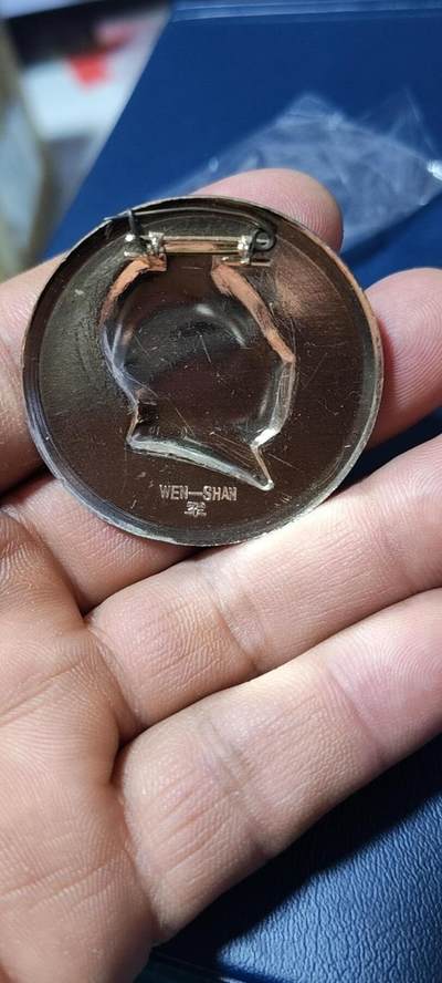 毛主席像章拍场，都是部队章 🔥🔥🔥🔥毛主席像章，40.5毫米，背面有铭文：WEN —SHAN  军 