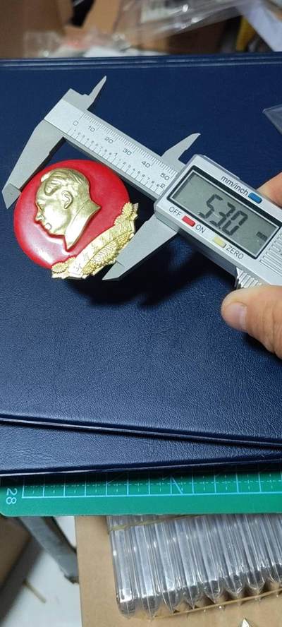 毛主席像章拍场，都是部队章 🔥🔥🔥🔥毛主席像章，50—53毫米，背面有铭文：  总字819部队