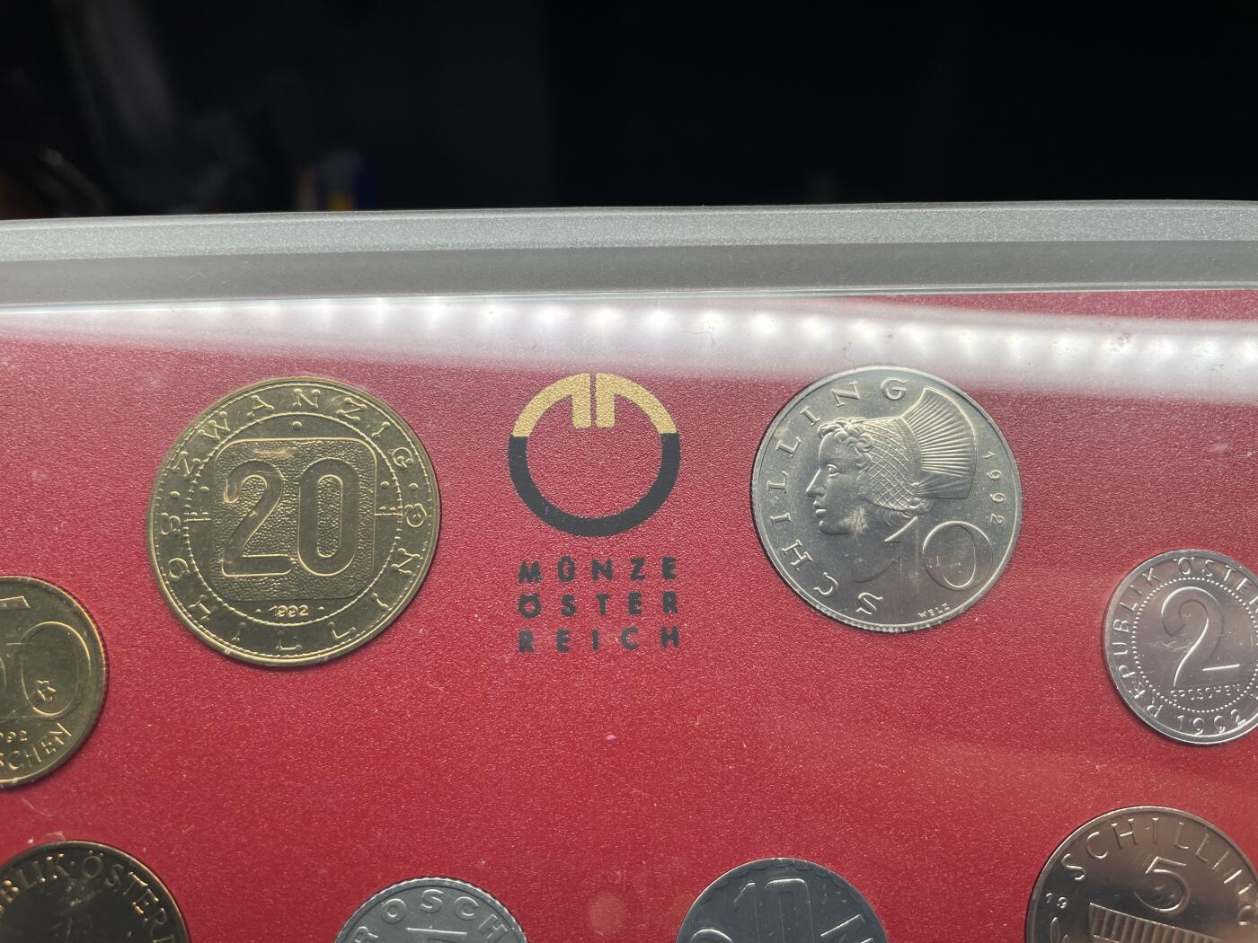2025年集古藏今外币拍卖第四期-第8场—（总第228拍），可以寄存60天，满160元包邮。 1992年奥地利套币1盒