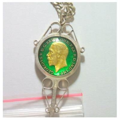 【银】英国1934年 乔治五世珐琅彩镀金高浮雕精制银币章银钥匙 带银项链 20MM - 【银】英国1934年 乔治五世珐琅彩镀金高浮雕精制银币章银钥匙 带银项链 20MM