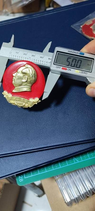 毛主席像章拍场，都是部队章 🔥🔥🔥🔥毛主席像章，50—53毫米，背面有铭文：  总字819部队