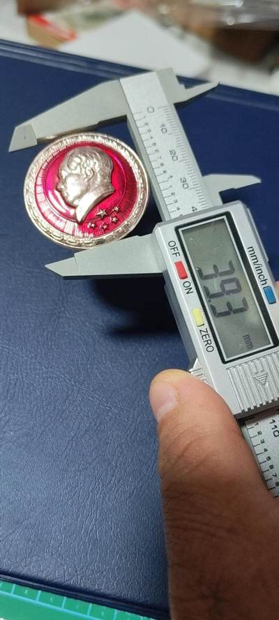 毛主席像章拍场，都是部队章 🔥🔥🔥🔥毛主席像章，38.4毫米，背面有铭文：武汉军区     驻长航军代处