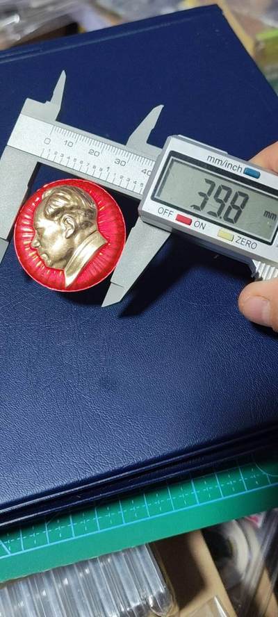 毛主席像章拍场，都是部队章 🔥🔥🔥🔥毛主席像章，39.8毫米，背面有铭文：北京部队