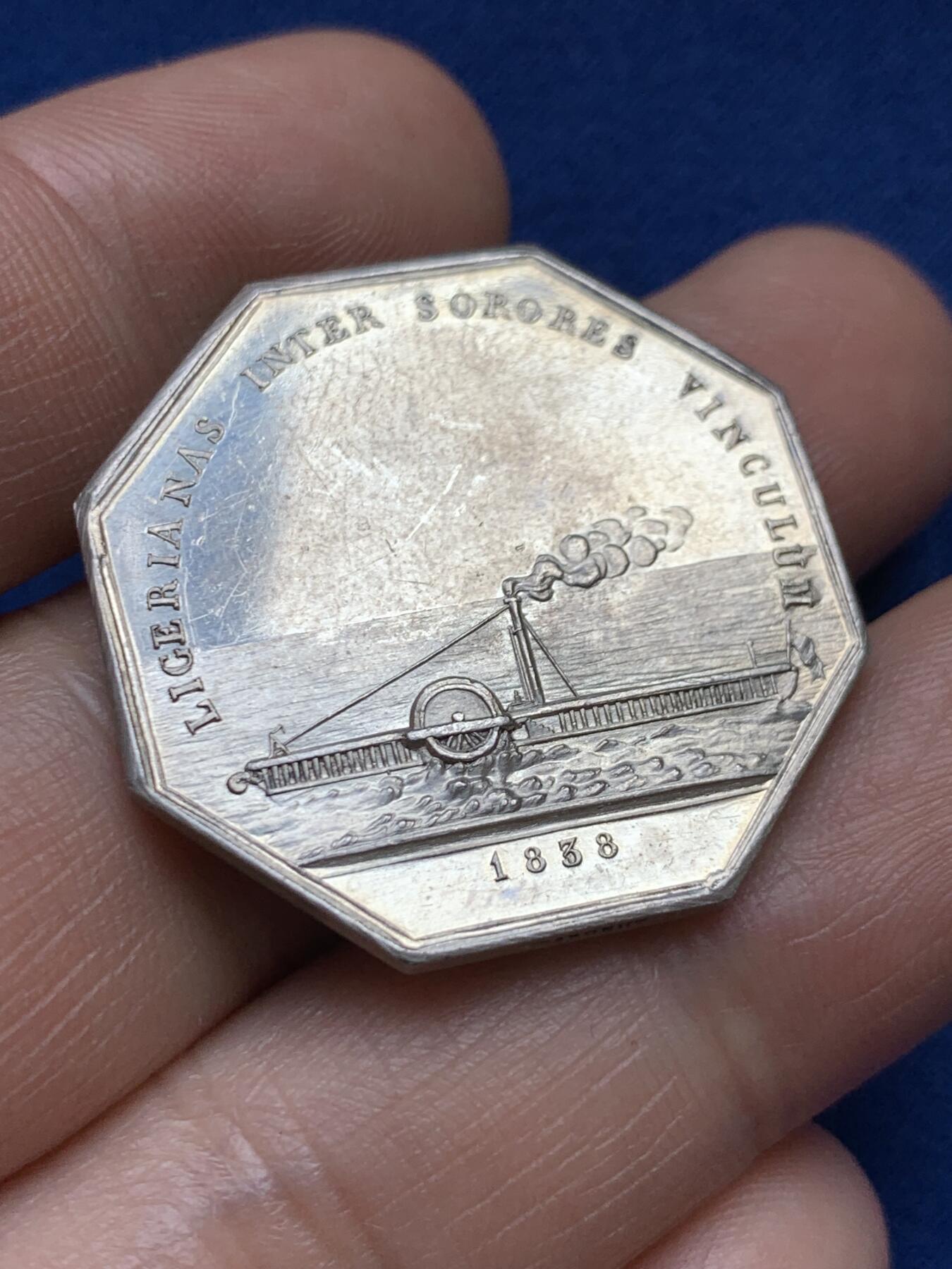 《竞宝斋》第375场 周日，周一，周二 3场连拍 （全场包邮） 法国卢瓦尔河运输八角银质代币，12.4g，31.3mm，手指铭银标。