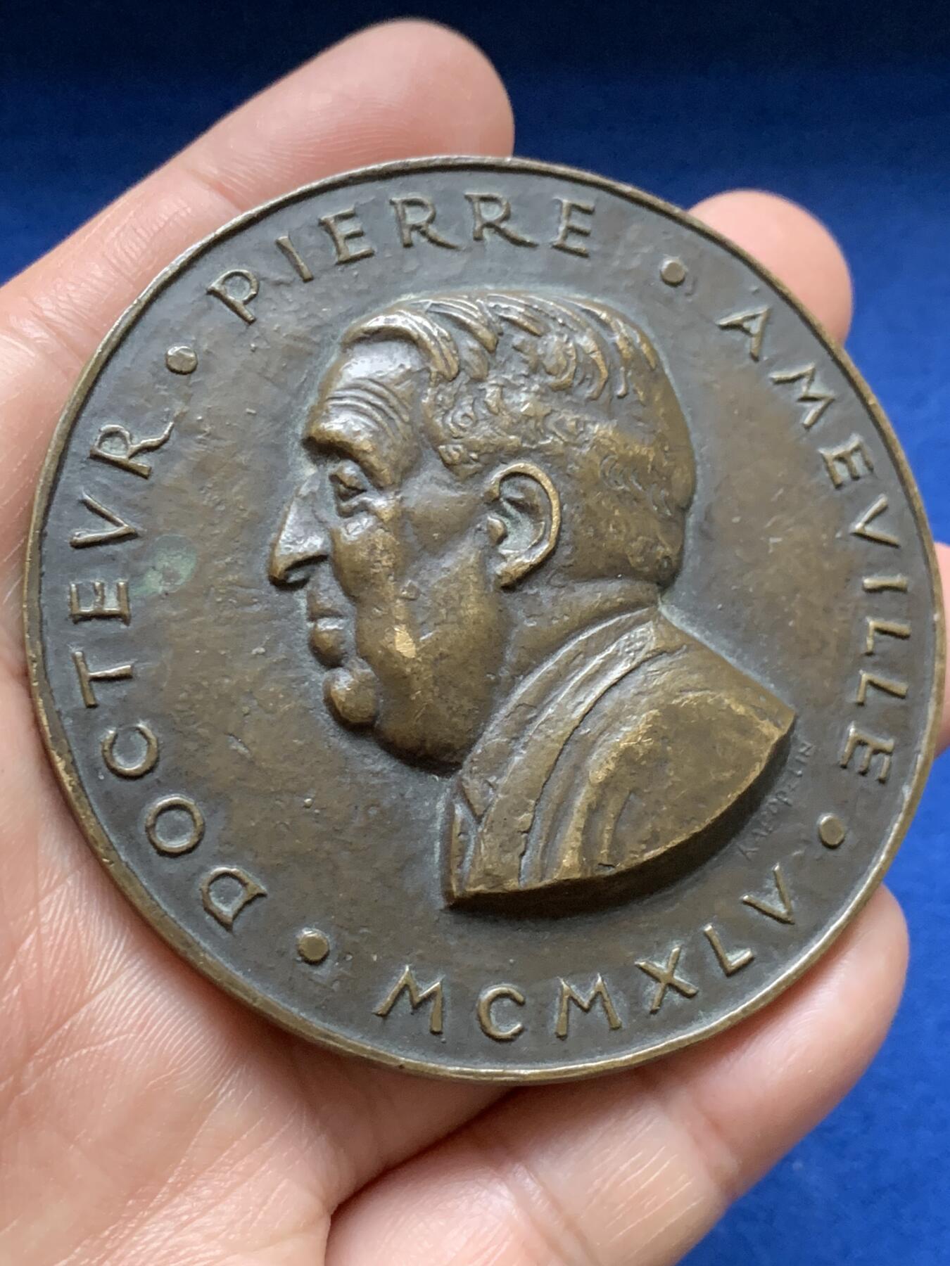 《竞宝斋》第375场 周日，周一，周二 3场连拍 （全场包邮） 1945年法国医学家皮埃尔·阿姆维尔纪念大铜章 162.4g 67.7mm