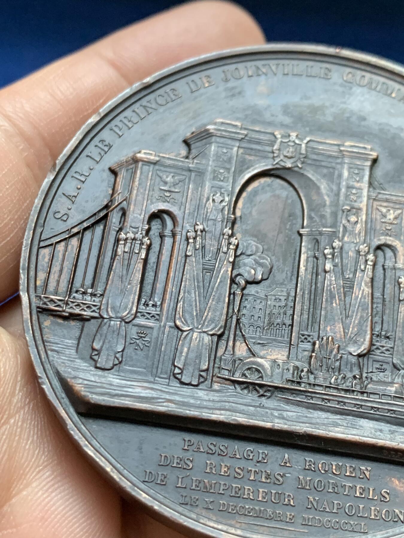 《竞宝斋》第375场 周日，周一，周二 3场连拍 （全场包邮） 法国1840年12月10号迎回拿破仑灵柩经过鲁昂纪念铜章，141.2g，63.2mm，1842-1845船首边铭，有轻磕