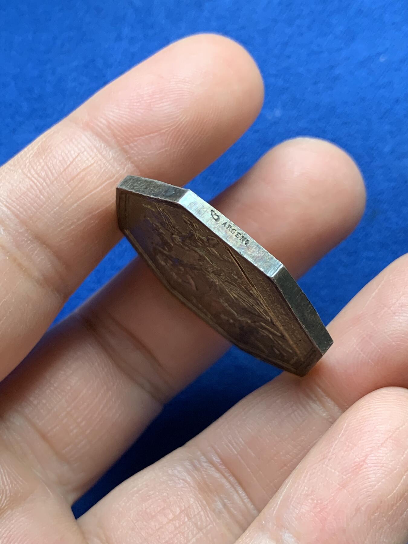 《竞宝斋》第375场 周日，周一，周二 3场连拍 （全场包邮） 法国圣戈班皇家制镜公司八角银质代币，19.60g，32.9mm，丰饶角边铭