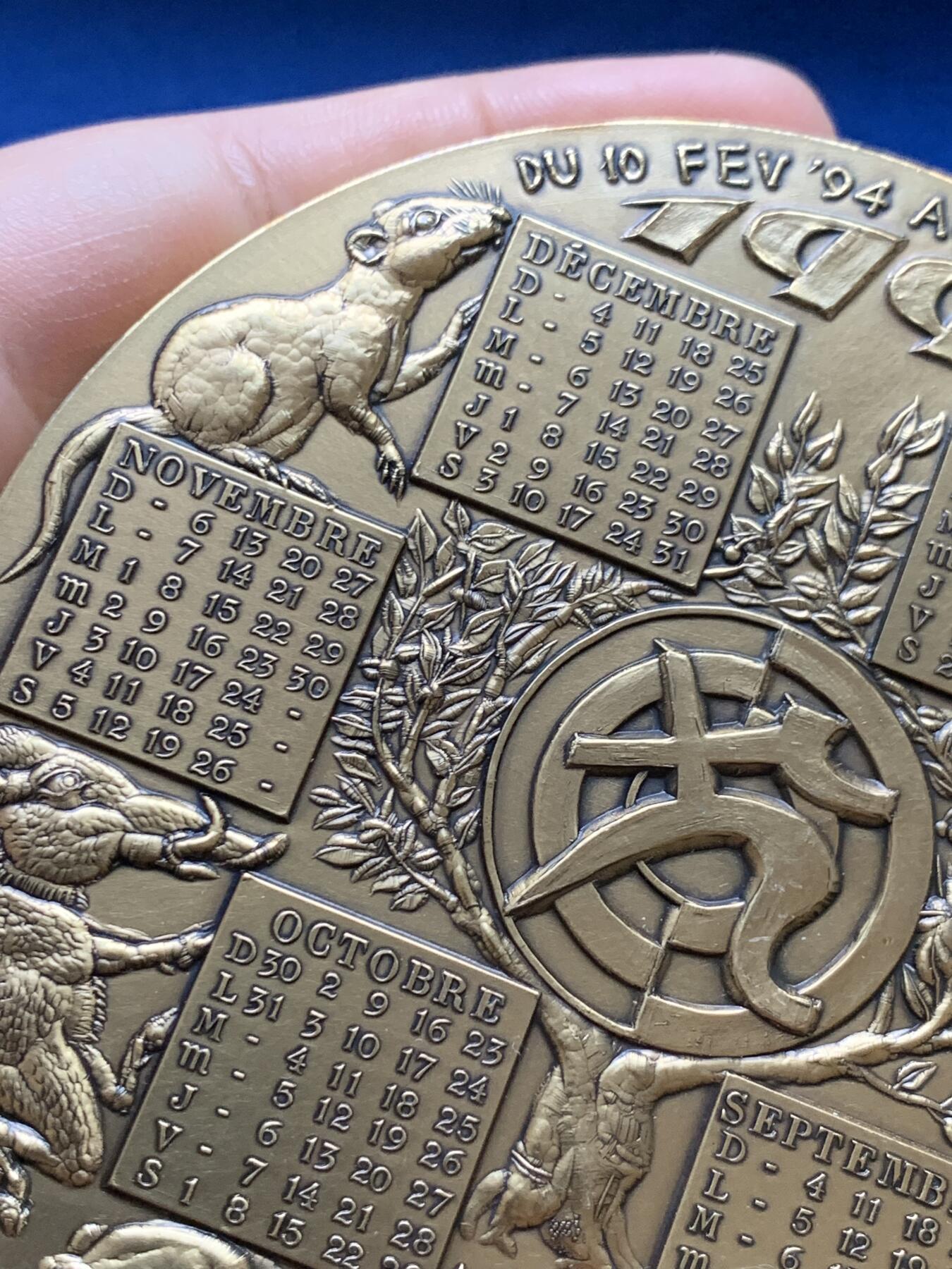 《竞宝斋》第375场 周日，周一，周二 3场连拍 （全场包邮） 1994年日历大铜章 364g 96mm 丰饶角边铭