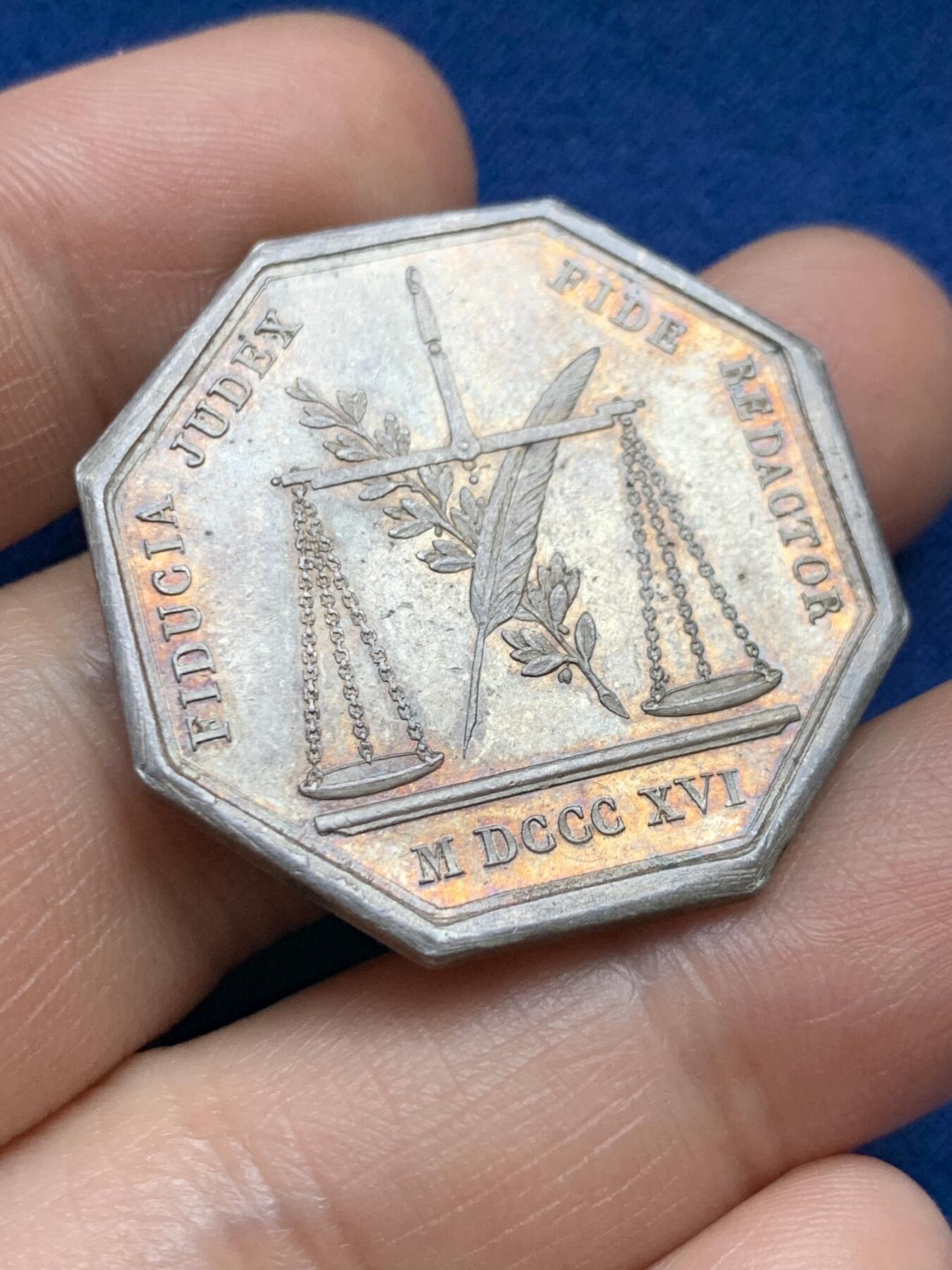 《竞宝斋》第375场 周日，周一，周二 3场连拍 （全场包邮） 法国JETON银质八角，蓬图瓦兹的公证员，直径34.0毫米，克重16.55  边铭：早期光边原铸