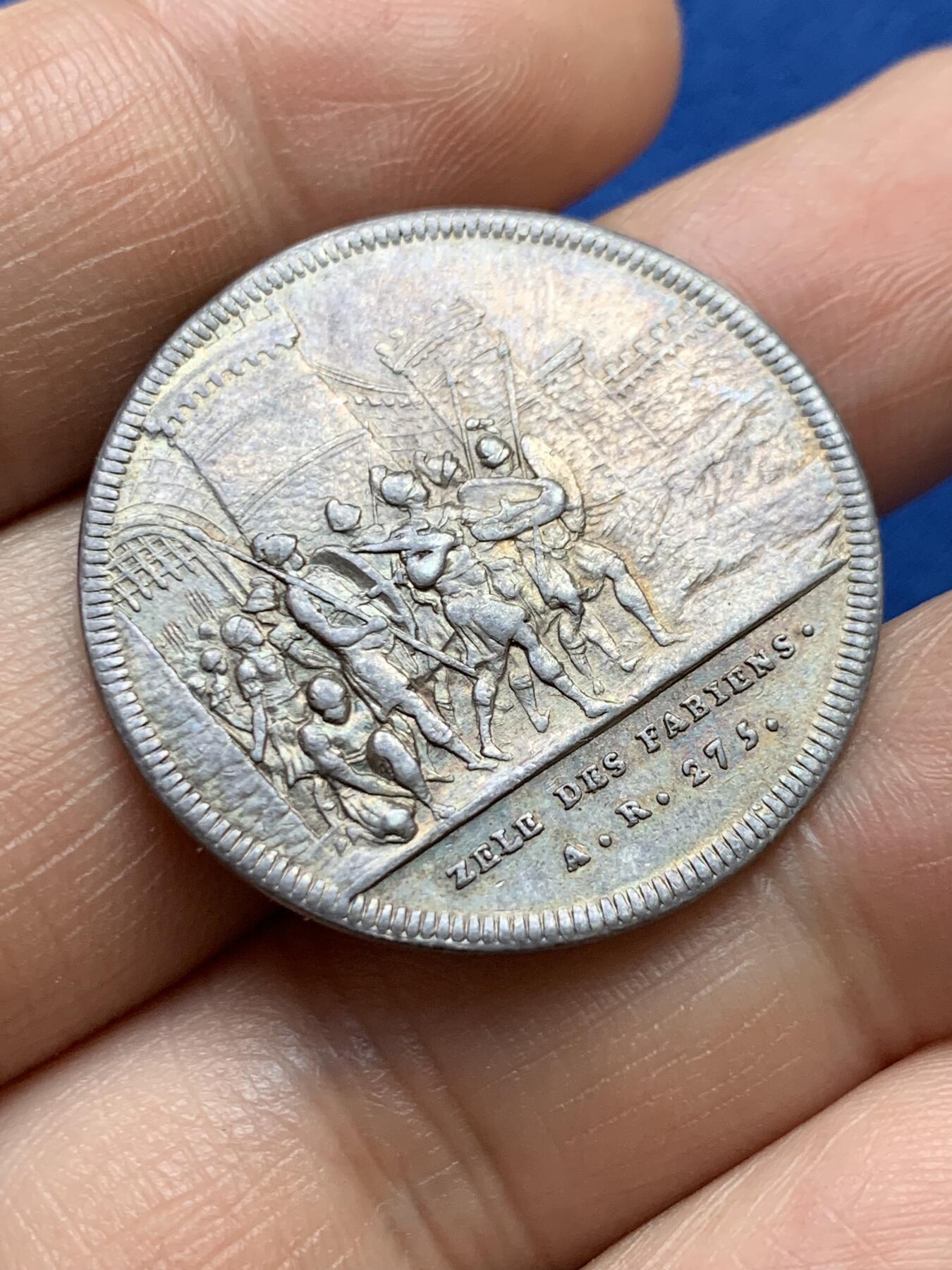 《竞宝斋》第375场 周日，周一，周二 3场连拍 （全场包邮） 瑞士于1740-1750年间让·达西尔铸造的《罗马共和国象征史》银质代币，布匿战争统帅马尔库斯向元老院讲话，9.61g，31.6mm