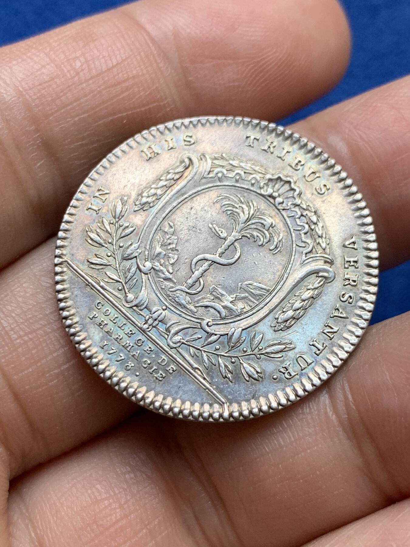 《竞宝斋》第375场 周日，周一，周二 3场连拍 （全场包邮） 法国药学院银质代币，9.9g，30.6mm