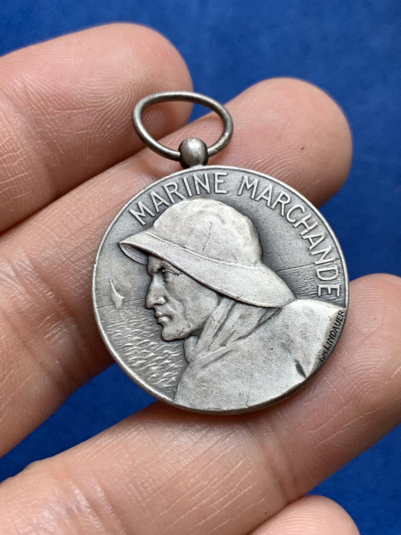 《竞宝斋》第375场 周日，周一，周二 3场连拍 （全场包邮） 1934年法国商船海运纪念章 镀银铜 带盒 10.88g 27.2mm