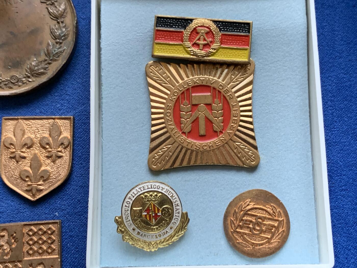 《竞宝斋》第375场 周日，周一，周二 3场连拍 （全场包邮） 外国章牌十枚 总重约114g