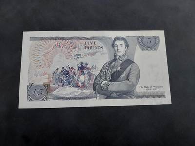 博彦收藏 BON 4月29日 8点 钱币专场 英国女皇5镑 UNC 药水涂抹过