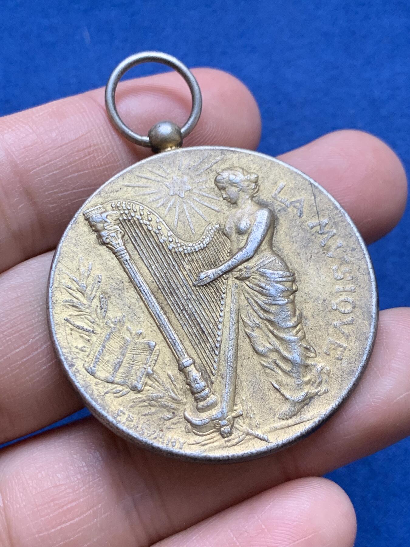 《竞宝斋》第375场 周日，周一，周二 3场连拍 （全场包邮） 法国迪纳尔音乐节镀金银章，39.6g，42.2mm，边铭：菱形+argent