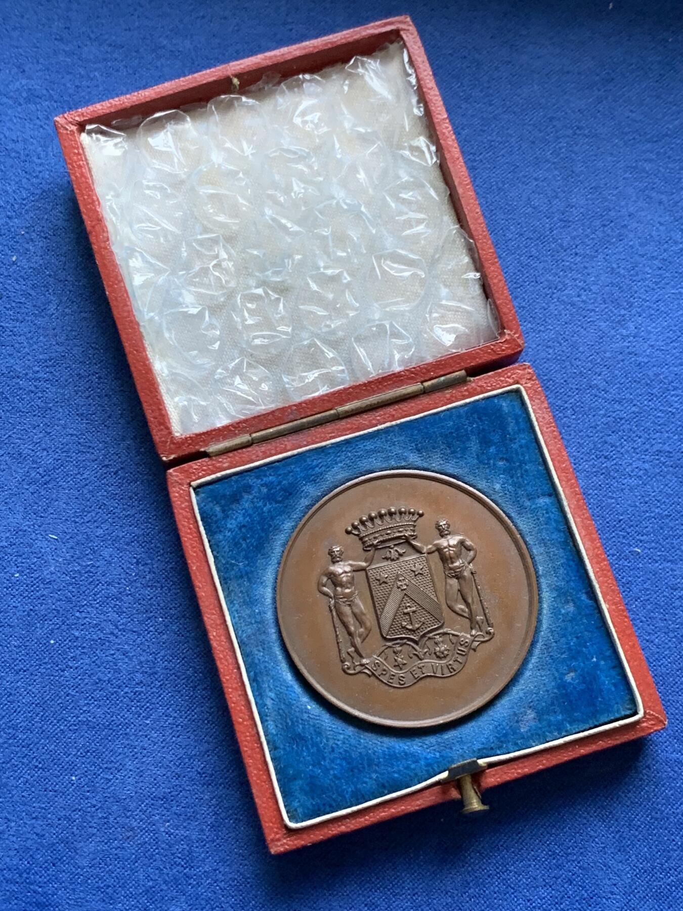 《竞宝斋》第375场 周日，周一，周二 3场连拍 （全场包邮） 法国贝尔维尤伯爵纪念章 蜜蜂铜 带盒 19.5g 36.9mm