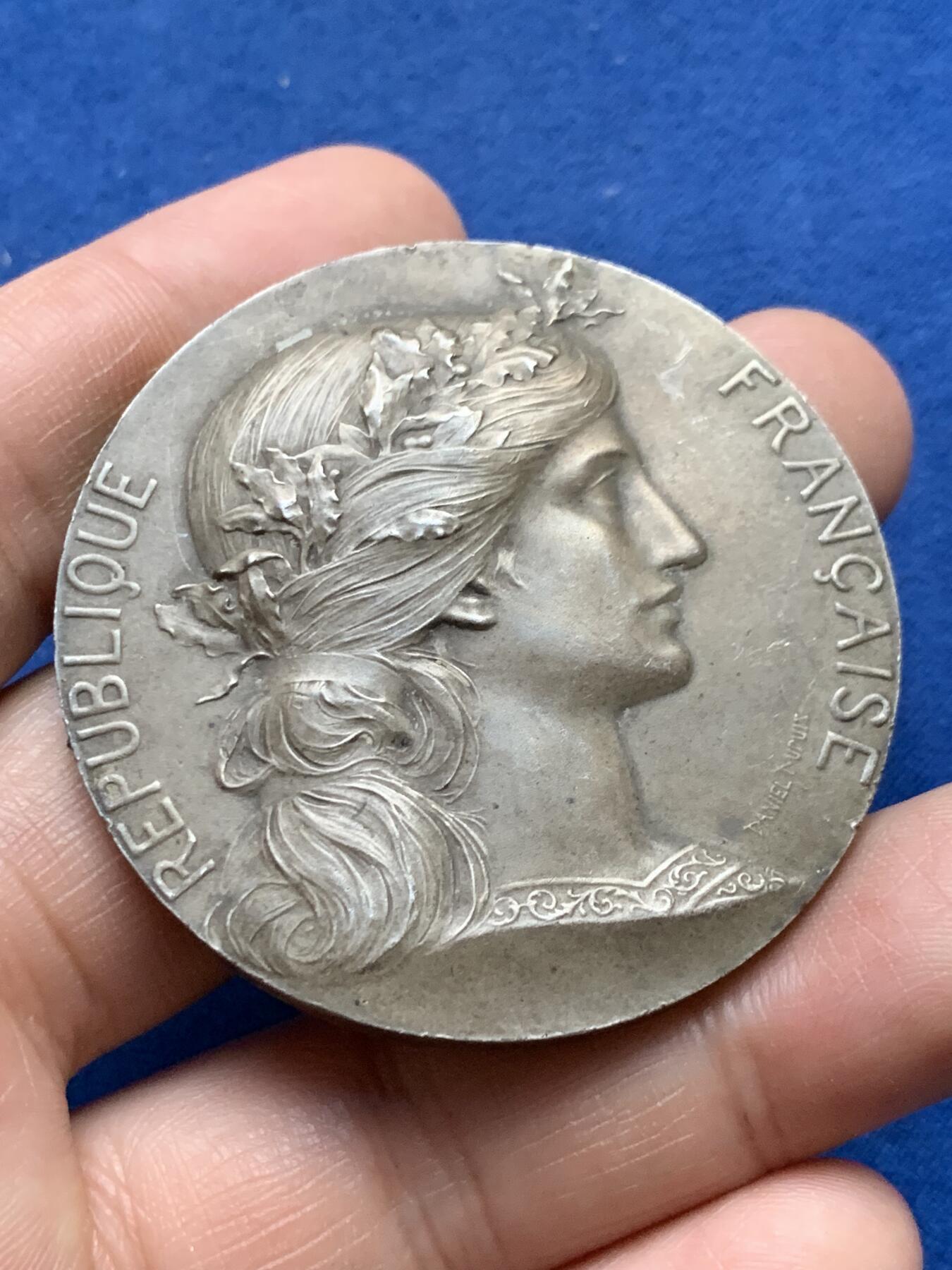 《竞宝斋》第375场 周日，周一，周二 3场连拍 （全场包邮） 法国战争部长颁发射击银章 丰饶角1银 带盒 65.1g 49.9mm