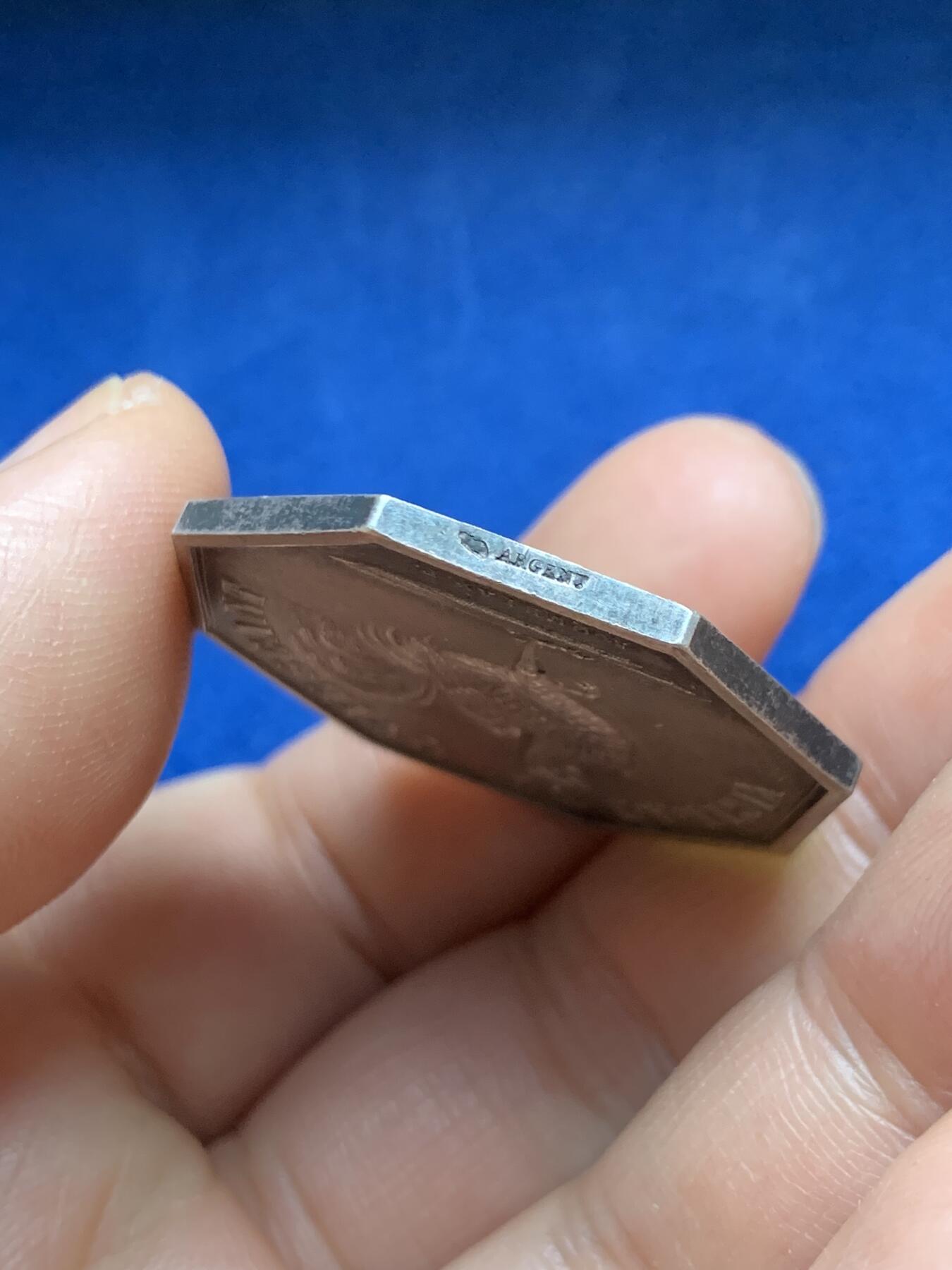 《竞宝斋》第375场 周日，周一，周二 3场连拍 （全场包邮） 法国巴黎法警八角银质代币，17.8g，34mm，丰饶角边铭