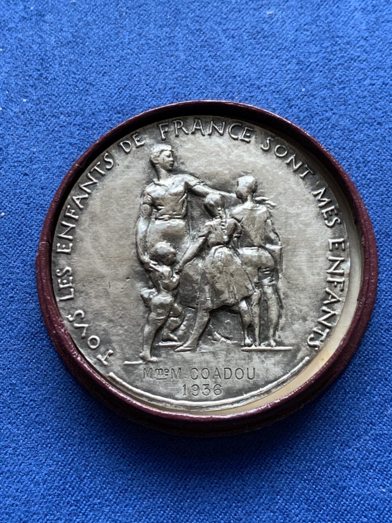 《竞宝斋》第375场 周日，周一，周二 3场连拍 （全场包邮） 1936年法国国家教育基金会纪念银章 丰饶角1银 带盒 43.4g 44.9mm