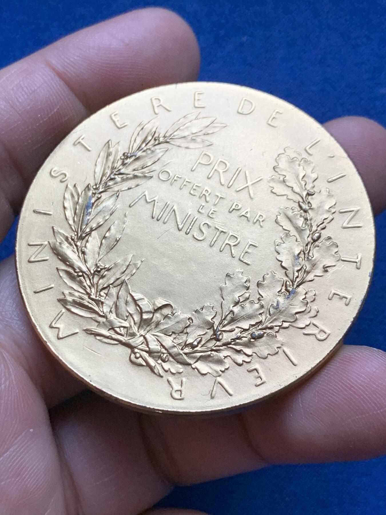 《竞宝斋》第375场 周日，周一，周二 3场连拍 （全场包邮） 法国O.Roty 内政部戎装玛丽镀金银章，68g，51.5mm，丰饶角边铭，带原盒