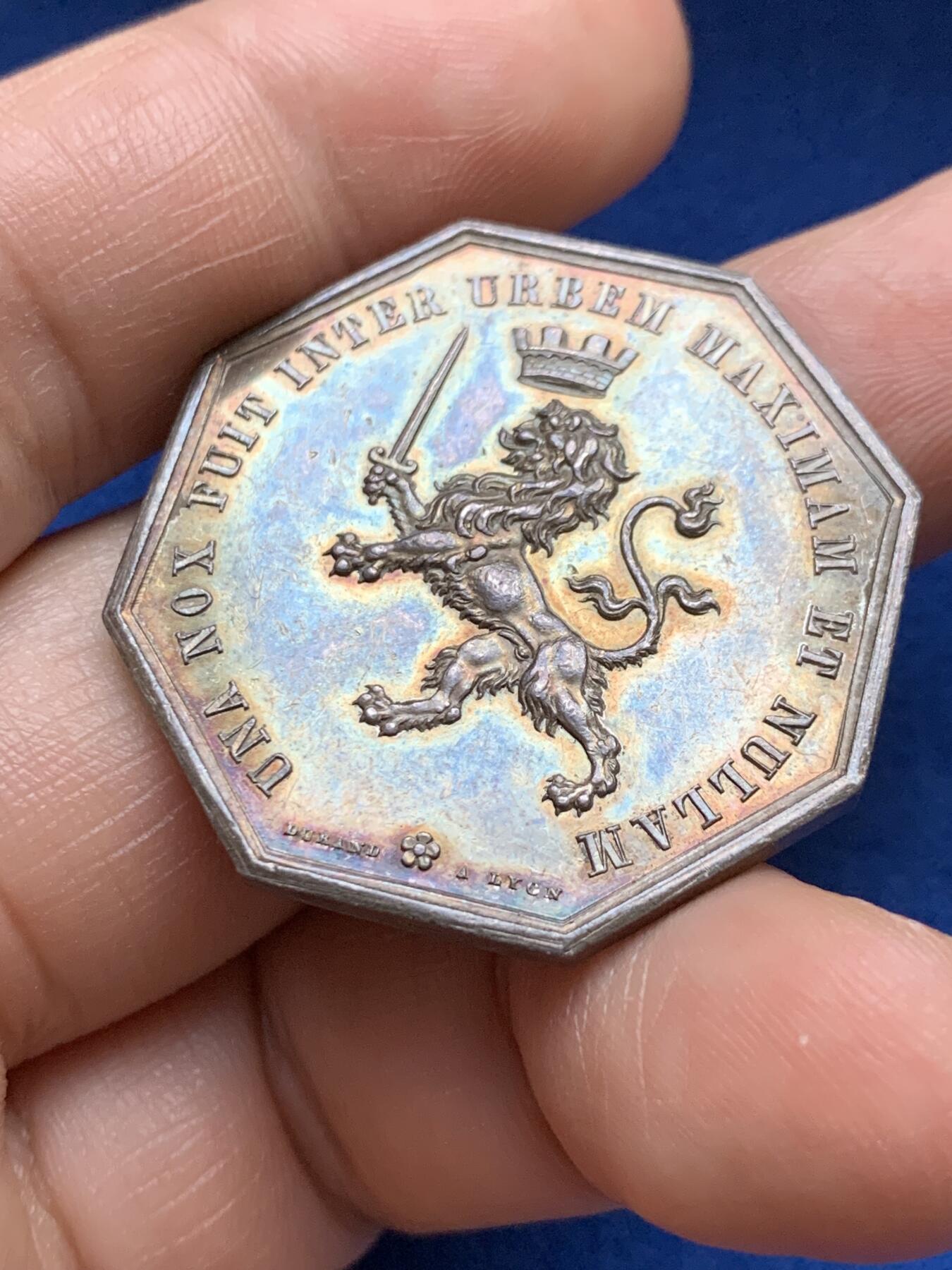 《竞宝斋》第375场 周日，周一，周二 3场连拍 （全场包邮） 法国里昂火灾保险公司八角银质代币，18.8g，34.7mm，油灯边铭