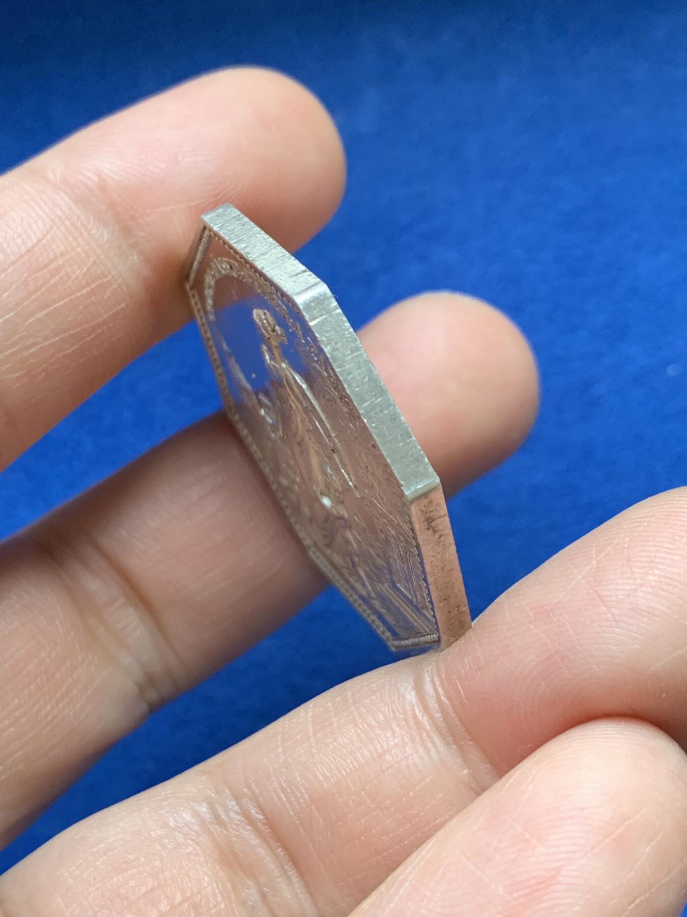 《竞宝斋》第375场 周日，周一，周二 3场连拍 （全场包邮） 法国八角银质代币，中央保险公司，早期珠圈原铸版本，21.52g，35.6mm，早期无边铭