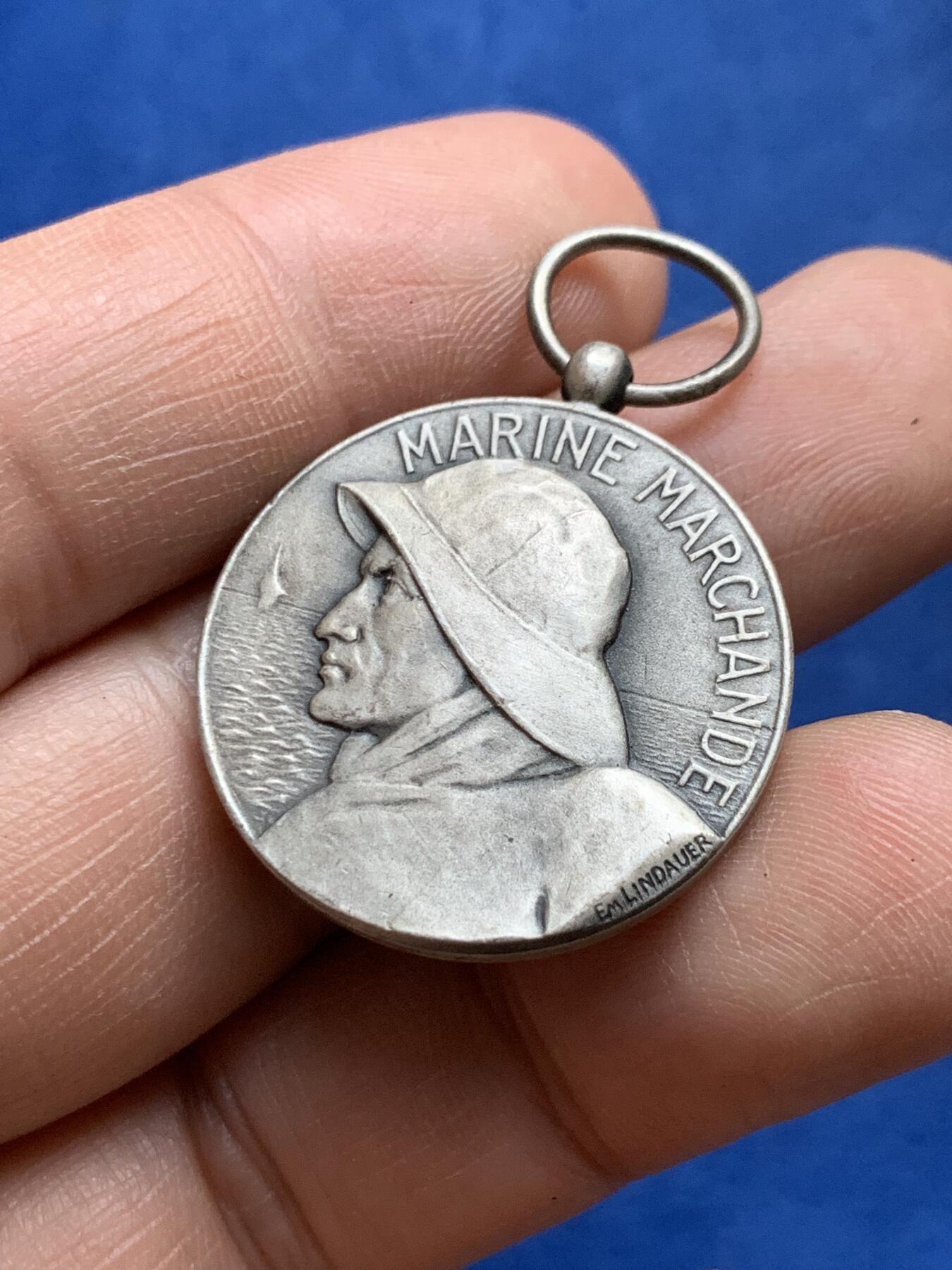 《竞宝斋》第375场 周日，周一，周二 3场连拍 （全场包邮） 1934年法国商船海运纪念章 镀银铜 带盒 10.88g 27.2mm