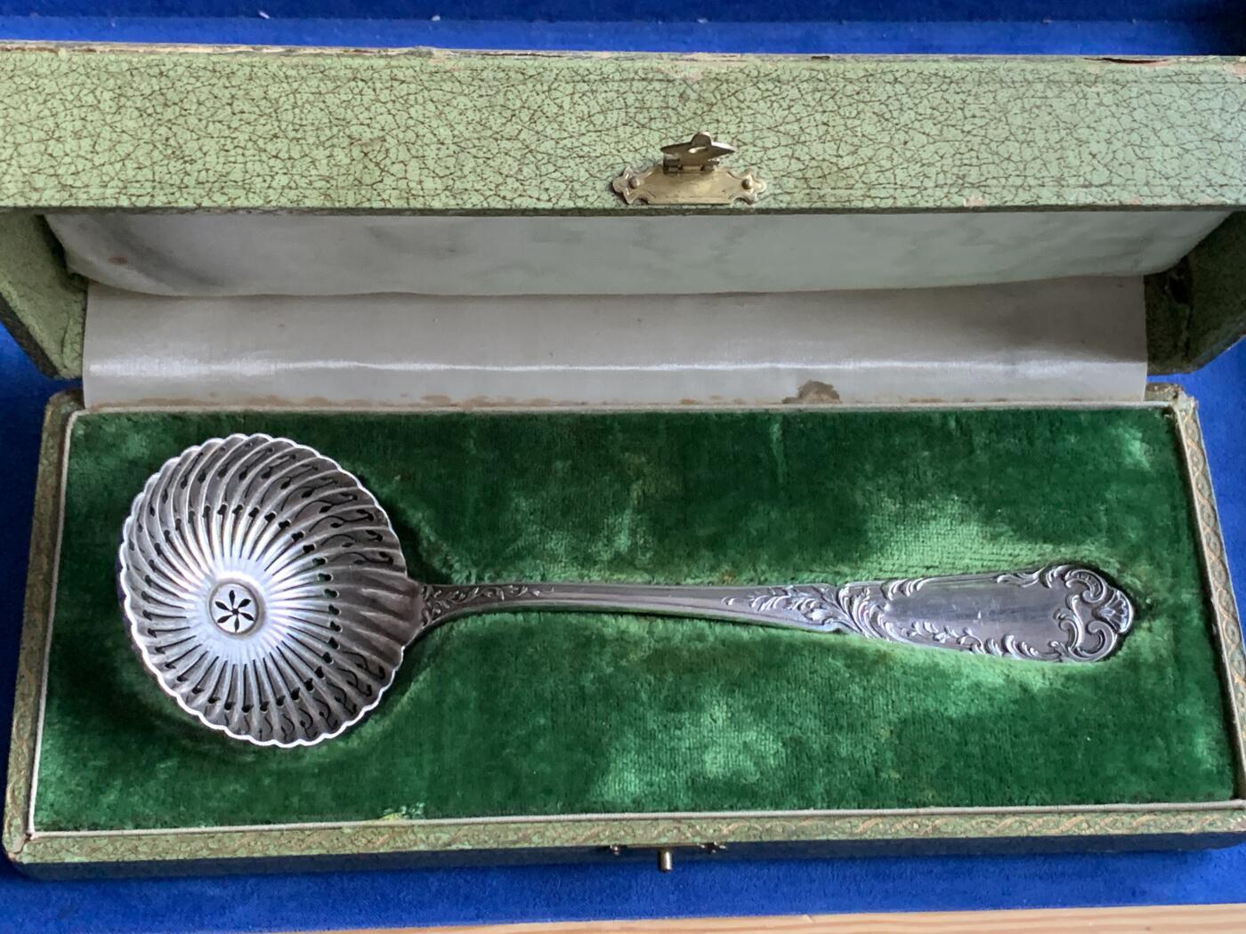 《竞宝斋》第375场 周日，周一，周二 3场连拍 （全场包邮） 法国镀银漏勺，重72.51g，尺寸约200*63mm，有B.T.A.M标，带原盒