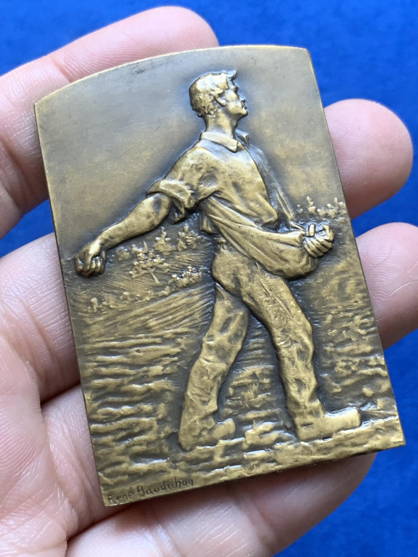 《竞宝斋》第375场 周日，周一，周二 3场连拍 （全场包邮） 名家Baudichon作播种农业方章 带盒 81.65g 41.8*63mm 丰饶角铜标